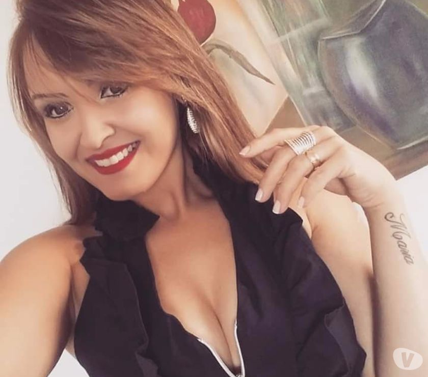 Belle femme raffinée et élégante à Alecon